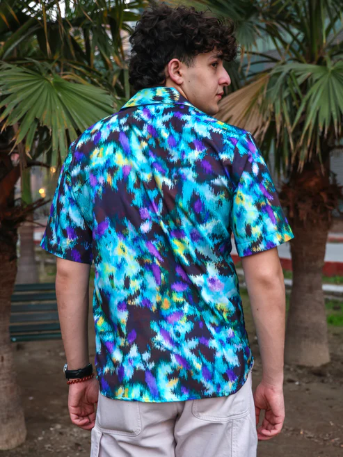 Men’s Abstract Ikat Print Cuban Collar Shirt – Teal Purple Blurred Pattern Short Sleeve Button Down Modern Pixelated Relaxed Fit Summer Camp Resort Wear