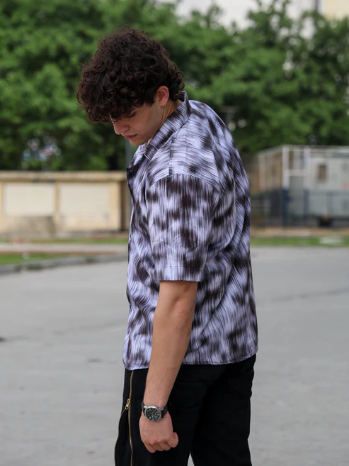 Men’s Monochrome Ikat Print Cuban Collar Shirt – Black White Blurred Stripe Short Sleeve Button Down Relaxed Fit Summer Casual Beach Wear