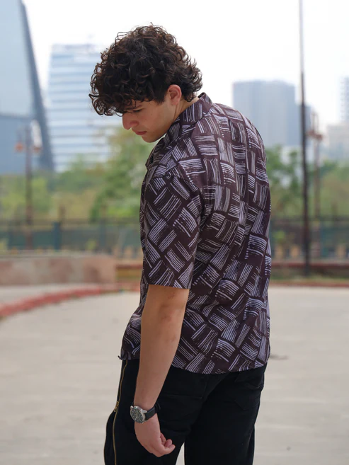 Men’s Geometric Crosshatch Cuban Collar Shirt – Coffee Slate Gray Textured Grid Print Short Sleeve Button Down Relaxed Fit Summer Casual Resort Wear