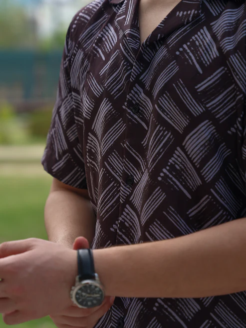 Men’s Geometric Crosshatch Cuban Collar Shirt – Coffee Slate Gray Textured Grid Print Short Sleeve Button Down Relaxed Fit Summer Casual Resort Wear