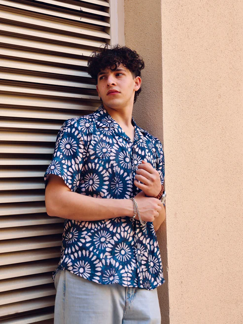 Men’s Indigo Sunburst Print Cuban Collar Shirt – Navy Blue Cream Batik Style Short Sleeve Button Down Relaxed Fit Summer Casual Beach Resort Wear