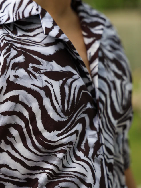 Men’s Abstract Zebra Print Cuban Collar Shirt – Warped Animal Stripe Short Sleeve Button Down Monochrome Relaxed Fit Summer Camp Urban Streetwear Shirt